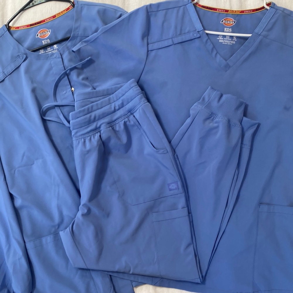 Dickies EDS scrub set in Ciel blue. Only worn a few times!